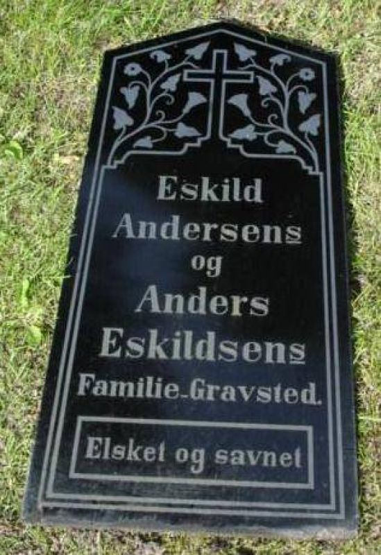 Eskild Andersen's familiegravsted.jpg